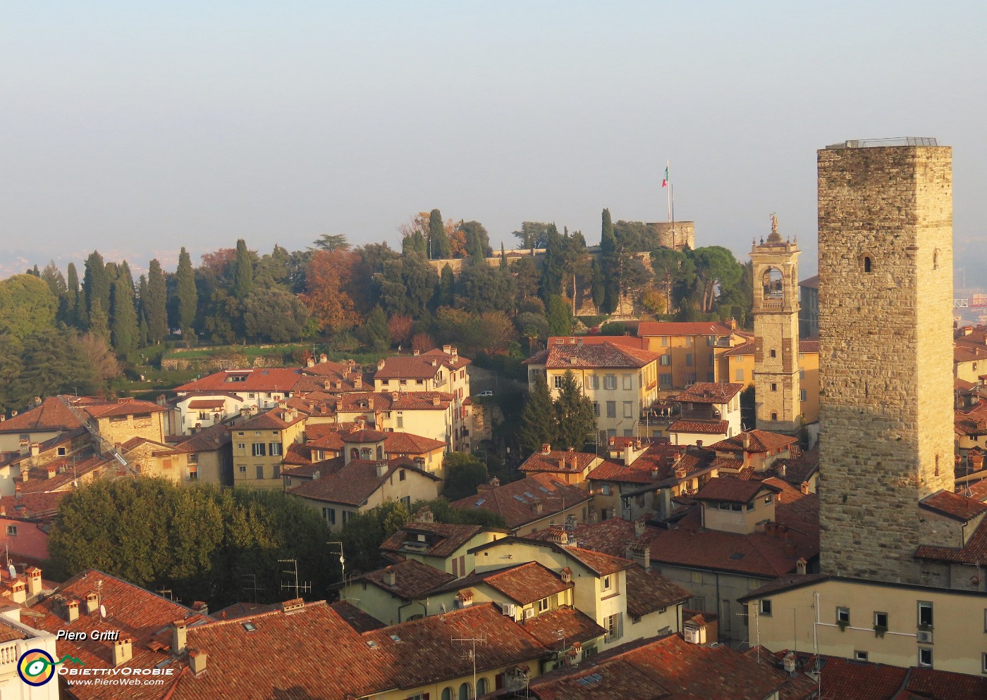 42 Dalla Torre Civica verso la Rocca di Bergamo.JPG